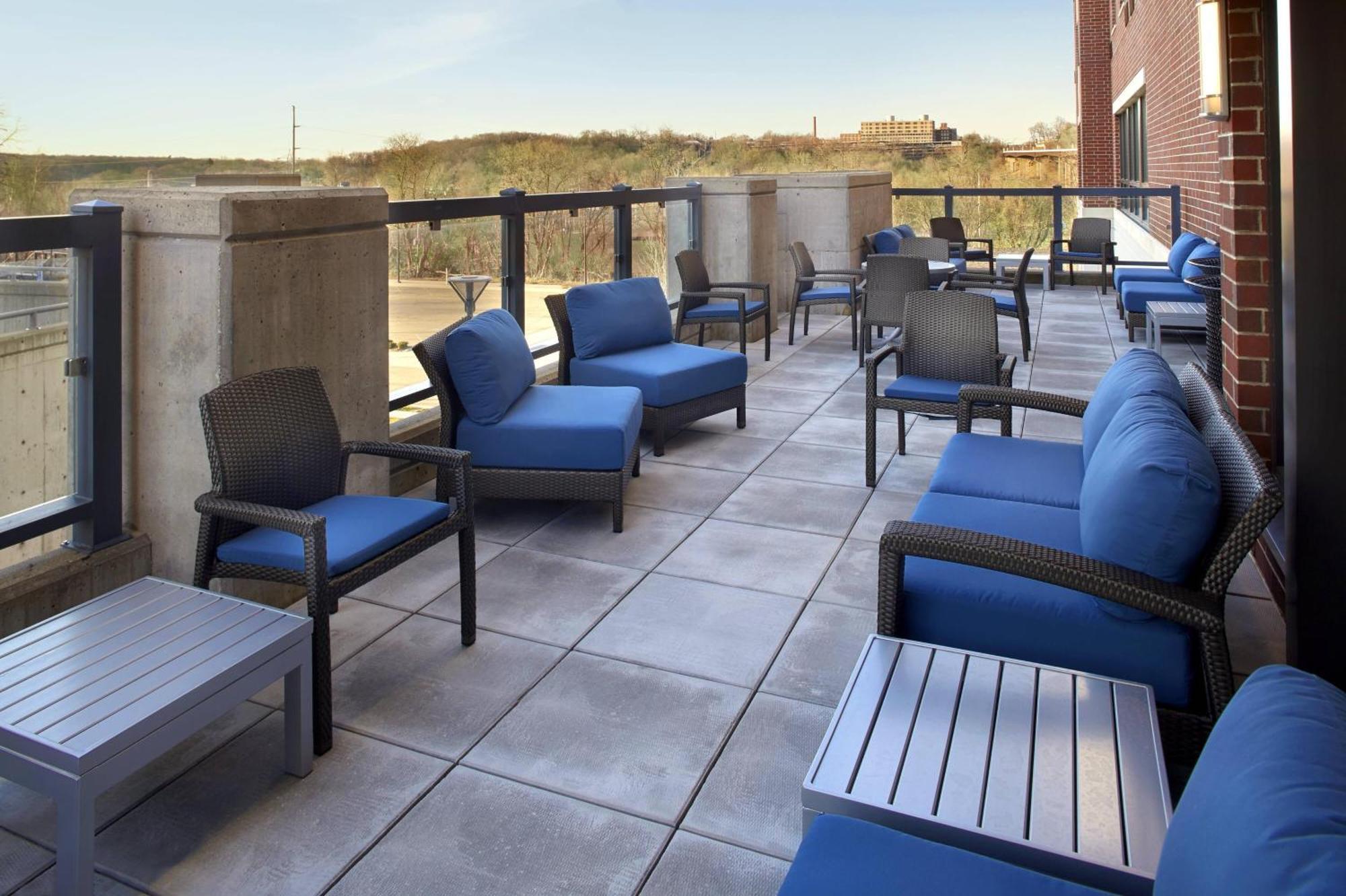 Courtyard By Marriott Akron Downtown Exterior photo