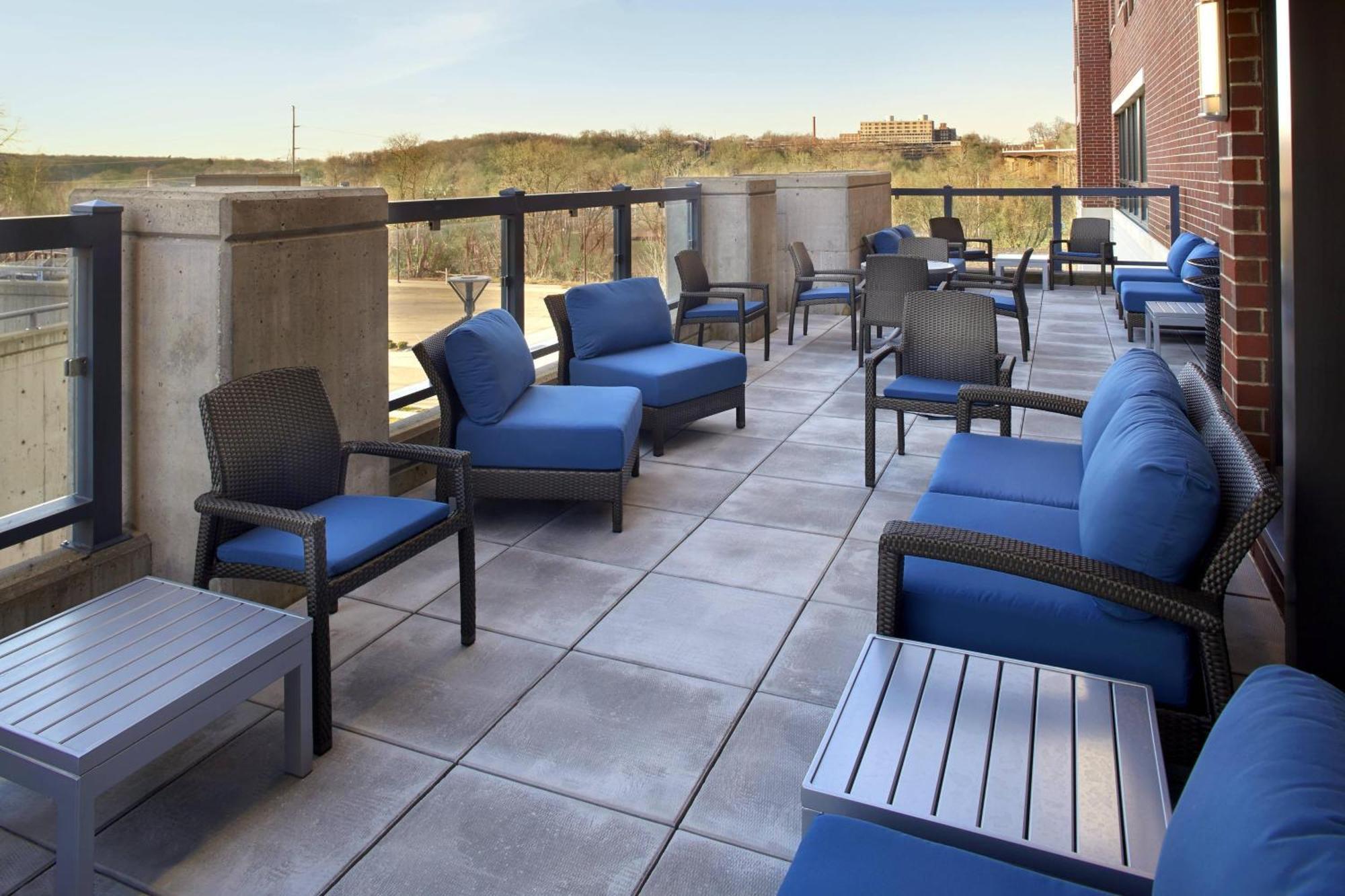 Courtyard By Marriott Akron Downtown Exterior photo